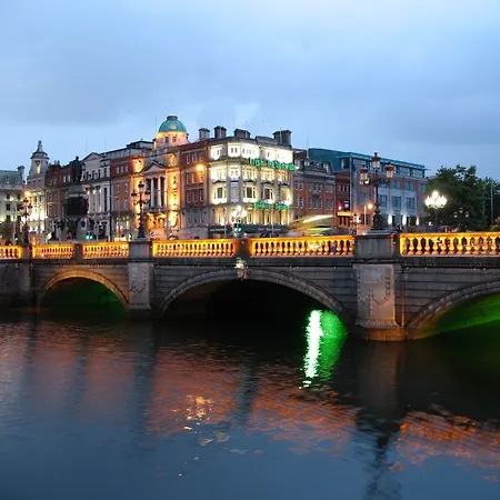 Pearse Street Apartment *